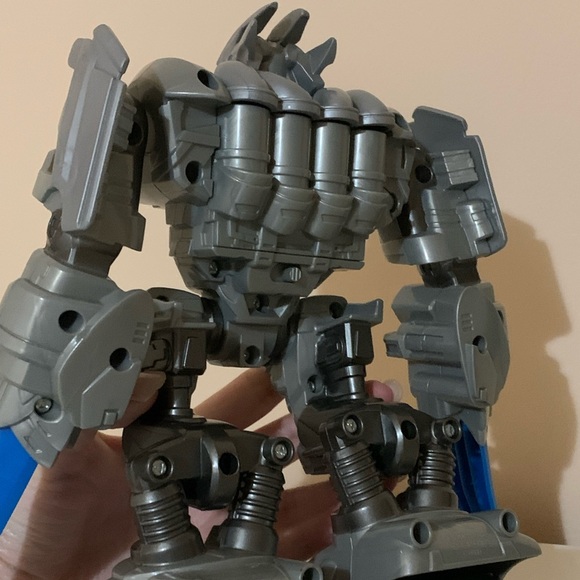 Transform battery power action figure - Picture 4 of 4